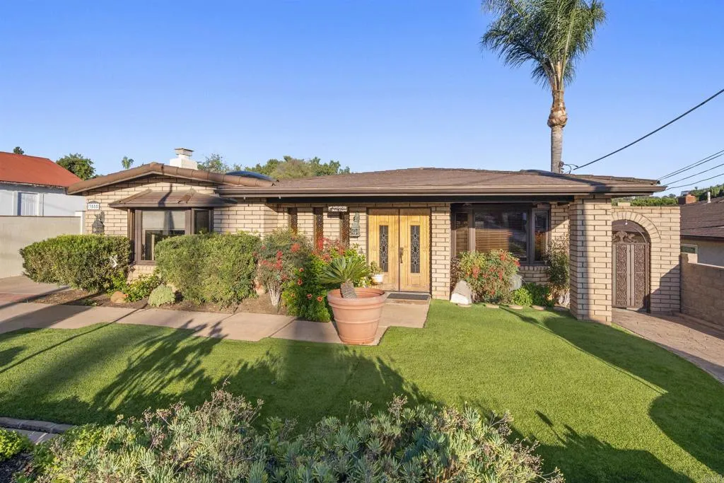 https://cdn.realtyfeed.com/cdn/127/306591122/b25493f070f6f5c8b78b783018b5f1b7.webp