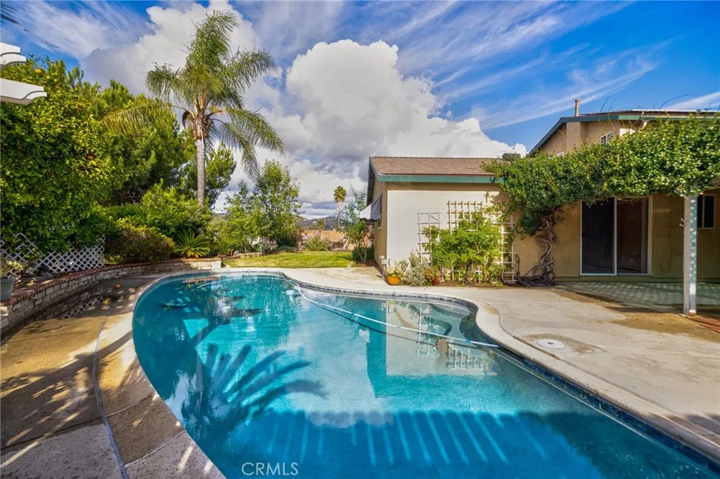 https://cdn.realtyfeed.com/cdn/127/306591218/97807ef10a742c9077f38618c952e3bd.webp