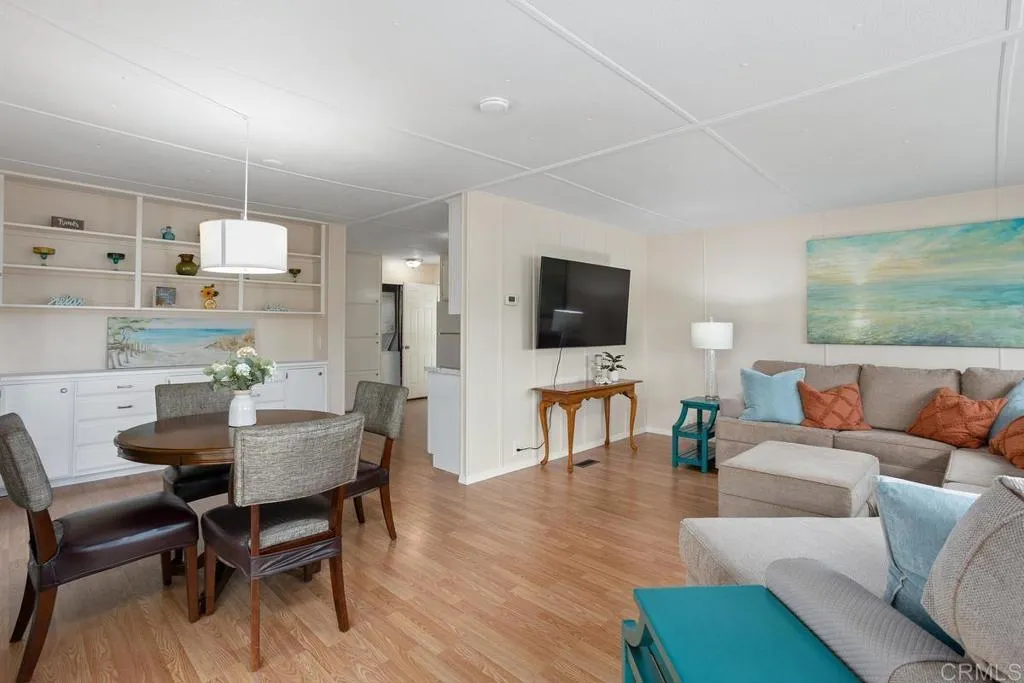 https://cdn.realtyfeed.com/cdn/127/306591252/785e9b738adbce17be829651858eef21.webp