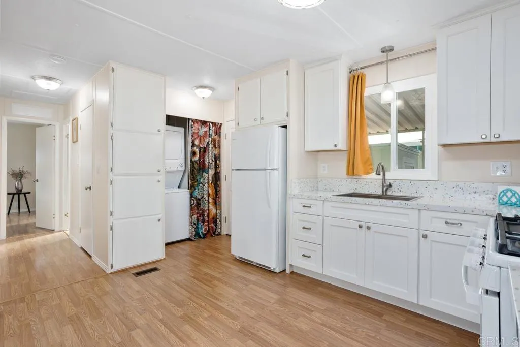 https://cdn.realtyfeed.com/cdn/127/306591252/83eb07399f0c2696def7a61bd633802b.webp