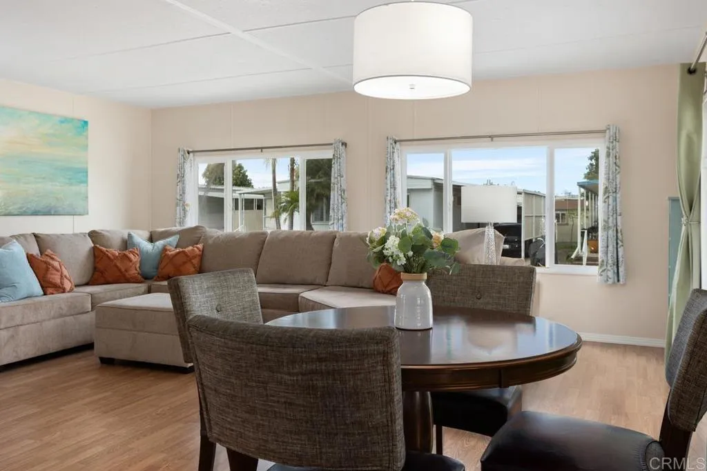 https://cdn.realtyfeed.com/cdn/127/306591252/e22b095b2890d3402b4488a9db860666.webp
