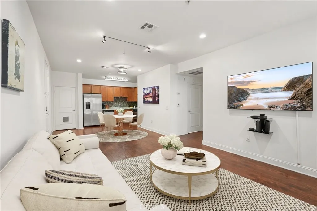 North Hollywood, CA 91605