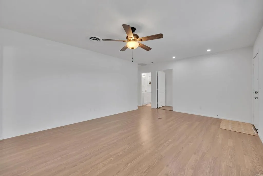 https://cdn.realtyfeed.com/cdn/127/306591480/988d4ae1043228e2911de72439ca6483.webp