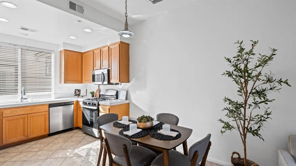 https://cdn.realtyfeed.com/cdn/127/306591580/a750327a78736f07f7a83f66a52ea7a6.webp