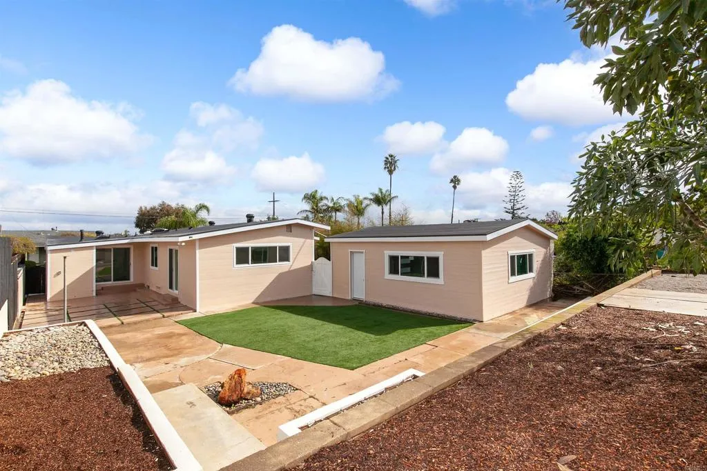 https://cdn.realtyfeed.com/cdn/127/306591582/02486673c6420aa41b3c3e87518bc9a0.webp