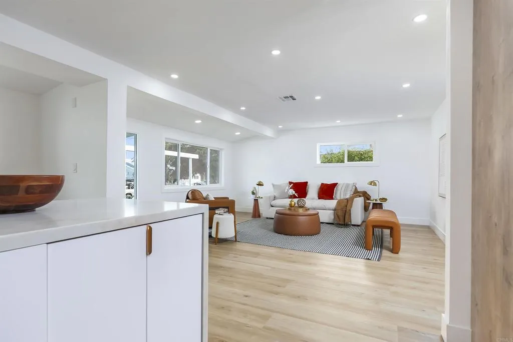 https://cdn.realtyfeed.com/cdn/127/306591582/a8ad736caa8535852cfb4043c1410ad0.webp