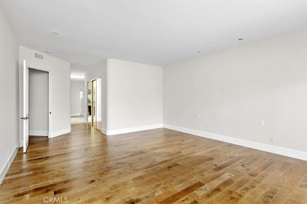 https://cdn.realtyfeed.com/cdn/127/306591738/40a63acbfd69cc4f52c9d57db8986670.webp