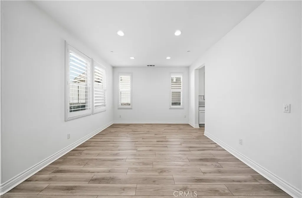 https://cdn.realtyfeed.com/cdn/127/306591800/040fdb62b6404d1cd2fbd602086a3a16.webp