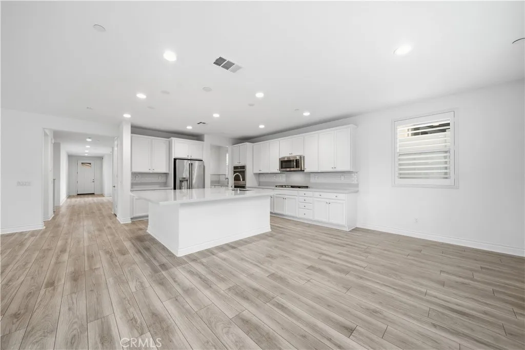 https://cdn.realtyfeed.com/cdn/127/306591800/10c2a1c4722629f47d9d1f80a1e80501.webp