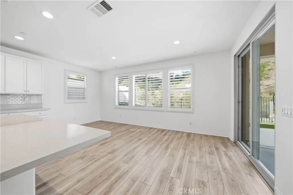 https://cdn.realtyfeed.com/cdn/127/306591800/266be702374d418f639f41e2faeb80fe.webp