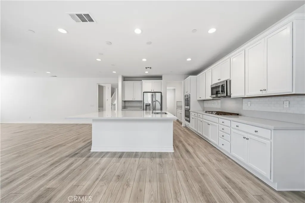 https://cdn.realtyfeed.com/cdn/127/306591800/40788e7582c9fb880adaf679dccfada7.webp