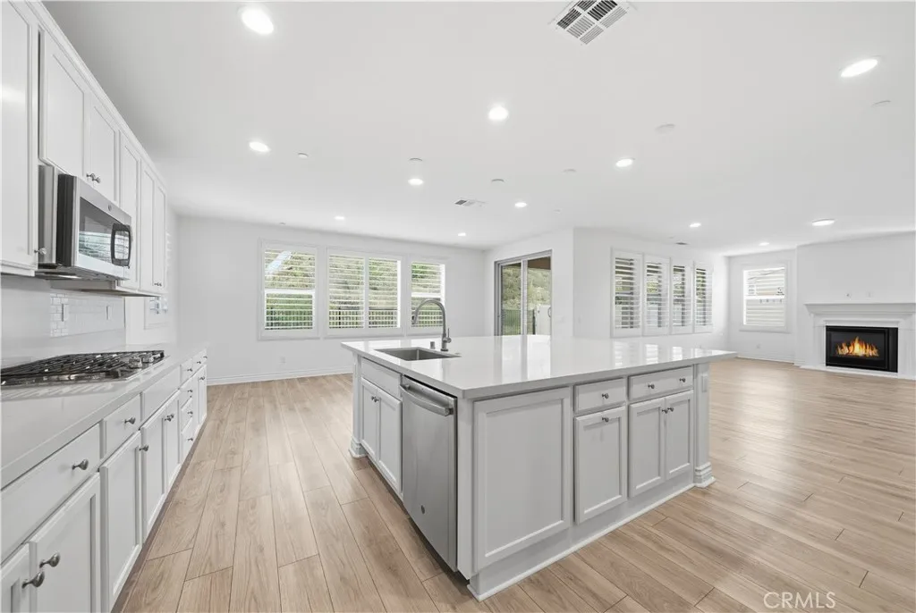https://cdn.realtyfeed.com/cdn/127/306591800/754fd7e61a9b0cc34ee5358f215688c6.webp