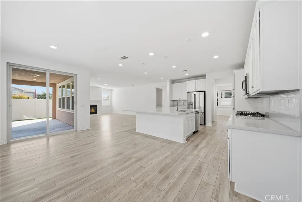 https://cdn.realtyfeed.com/cdn/127/306591800/98be363b19271680375b15ac928ab899.webp
