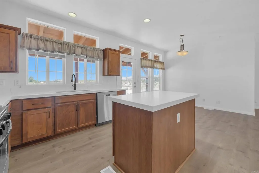 https://cdn.realtyfeed.com/cdn/127/306591896/727b5bac4a712bba1379d810d40bed27.webp