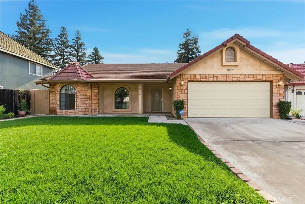 1845 E Evergreen Court, Visalia, CA 93292