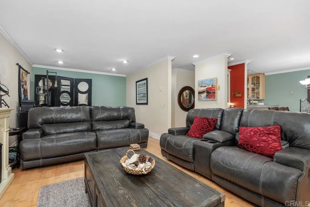 https://cdn.realtyfeed.com/cdn/127/306592045/815c387c3b1bf960f38e832bc160d817.webp