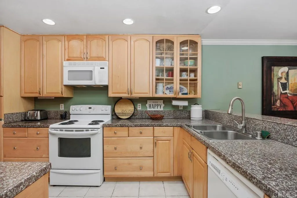 https://cdn.realtyfeed.com/cdn/127/306592045/ec8fc4142f5cc2c07019e8a3d9590902.webp