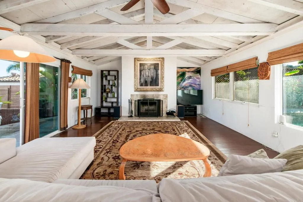 https://cdn.realtyfeed.com/cdn/127/306592150/1e3d60a79a9f94b048a0db1df99865b7.webp