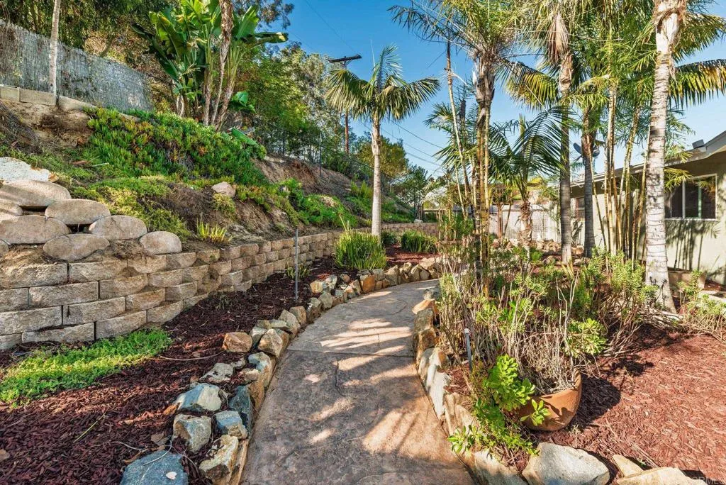 https://cdn.realtyfeed.com/cdn/127/306592150/50f685d9bae412885b39d2839e38a8ec.webp