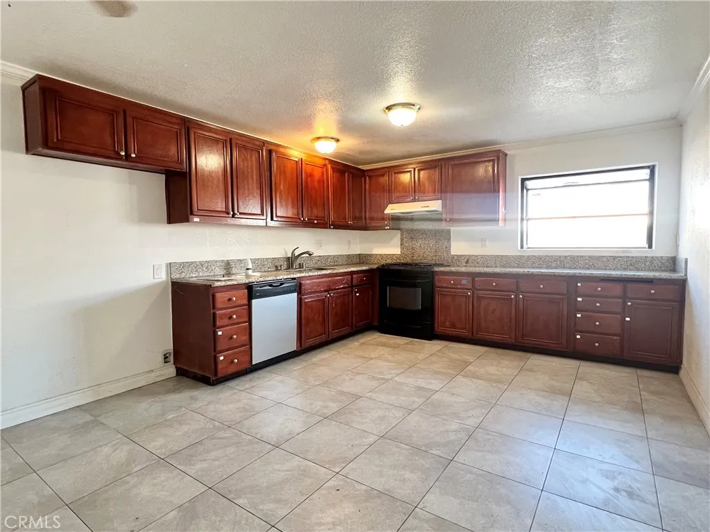 https://cdn.realtyfeed.com/cdn/127/306592277/322f01f9cc5268bc2fe8bb7b22bae74c.webp