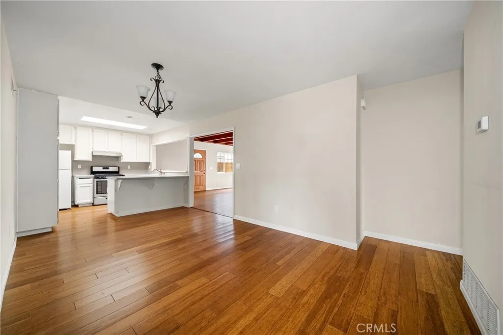 https://cdn.realtyfeed.com/cdn/127/306592323/90e96a6462eab21623e31950ea1d0954.webp