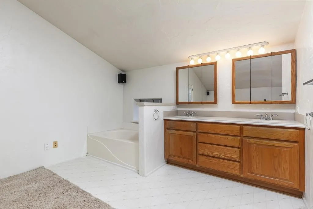 https://cdn.realtyfeed.com/cdn/127/306592342/988b90e052dc5395717f8e5c08027a63.webp