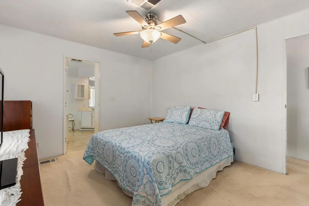 https://cdn.realtyfeed.com/cdn/127/306592414/707ad32fc22cb7ca347688148446eea1.webp