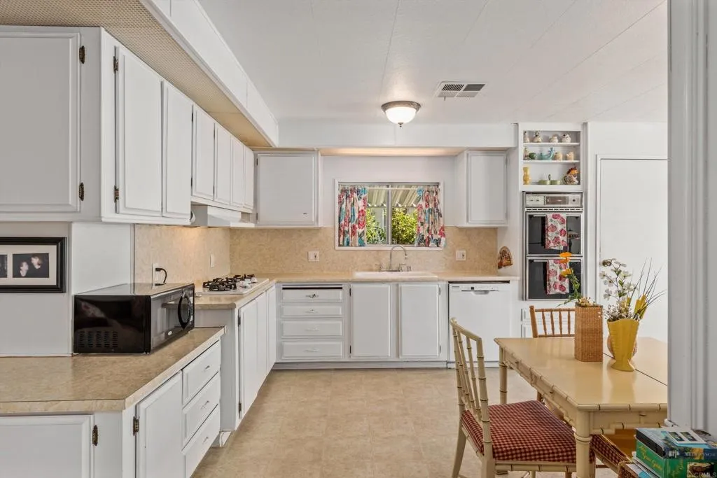 https://cdn.realtyfeed.com/cdn/127/306592414/dfcc36c9230d2271922ace3fc26861ad.webp