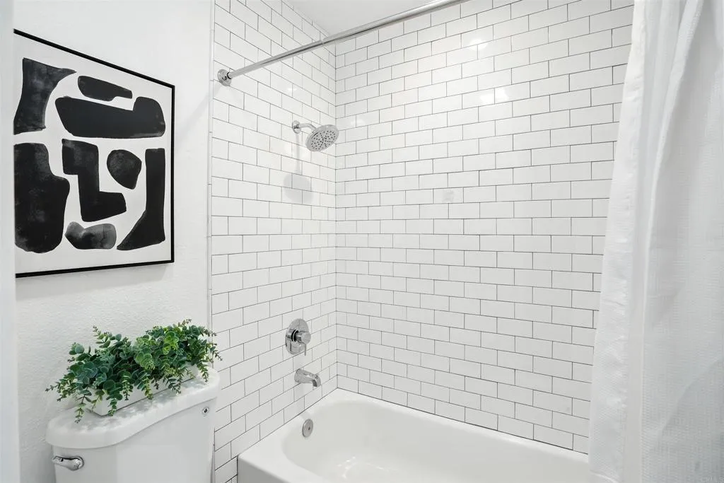 https://cdn.realtyfeed.com/cdn/127/306592442/eec2fee10e4a5874258851dfaa001815.webp