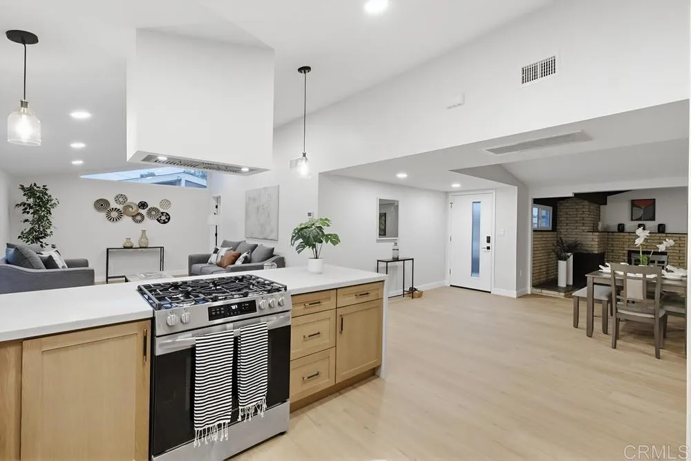 https://cdn.realtyfeed.com/cdn/127/306592453/84cc623a5db8df556190dc6adf173664.webp