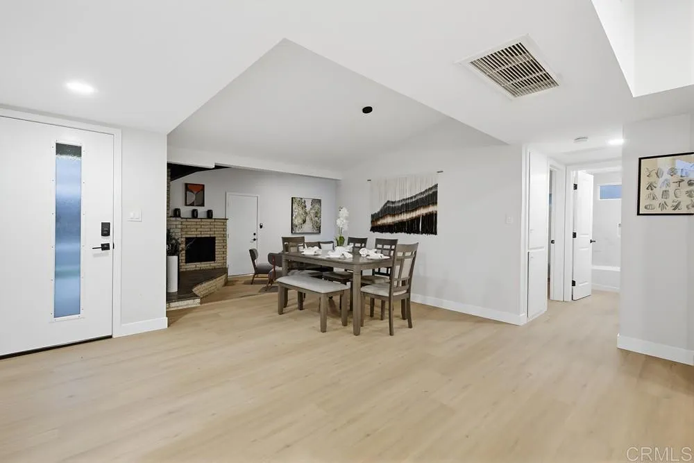 https://cdn.realtyfeed.com/cdn/127/306592453/8d33434f5c9548aab6c64cf97315ab24.webp