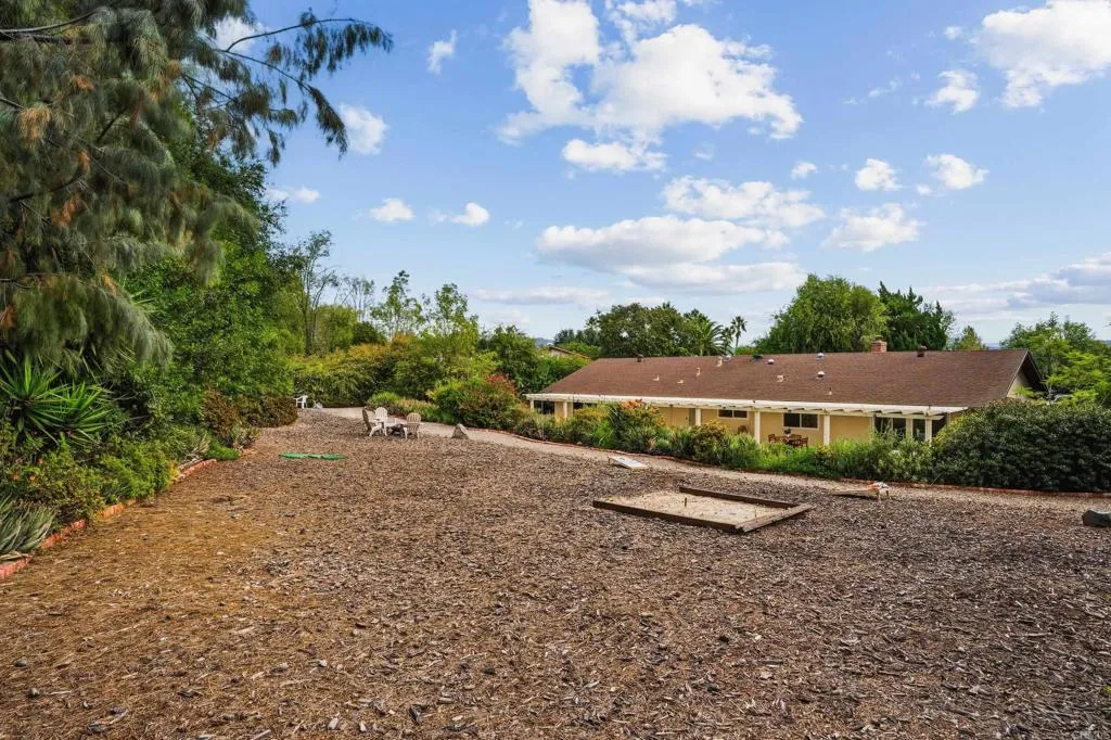 https://cdn.realtyfeed.com/cdn/127/306592491/3892864fc3f46d6fa905e51d937796e4.webp