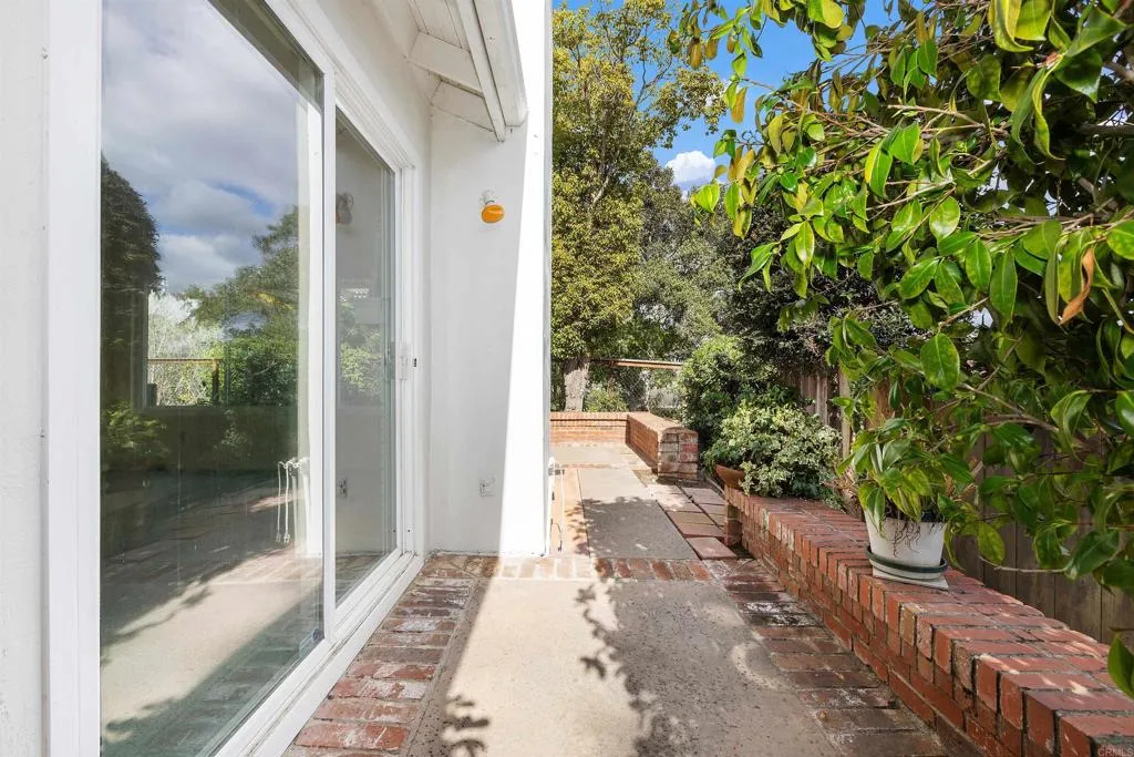 https://cdn.realtyfeed.com/cdn/127/306592496/39a765078222f227d4cb387f17f77381.webp