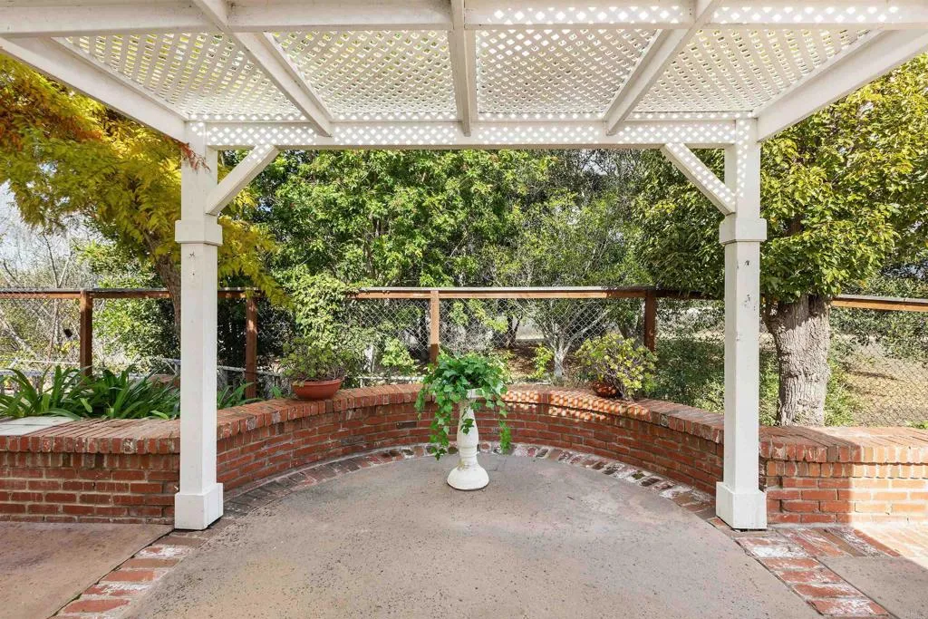 https://cdn.realtyfeed.com/cdn/127/306592496/593f1725abe5e148742a70f46c480093.webp
