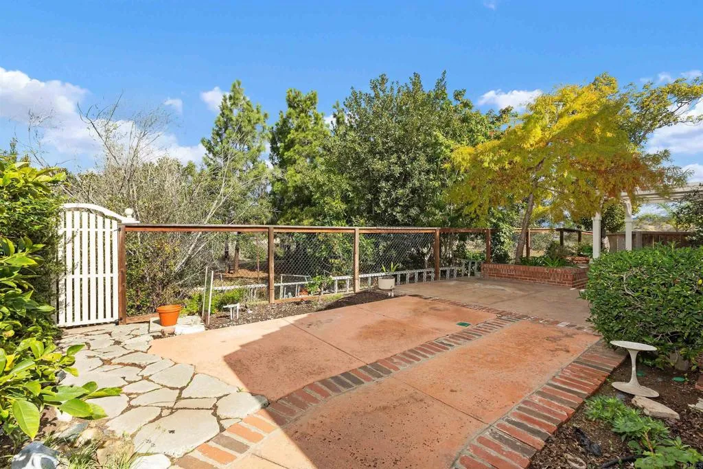 https://cdn.realtyfeed.com/cdn/127/306592496/8378a0c9d76f6ae54dc89c07a78cc592.webp