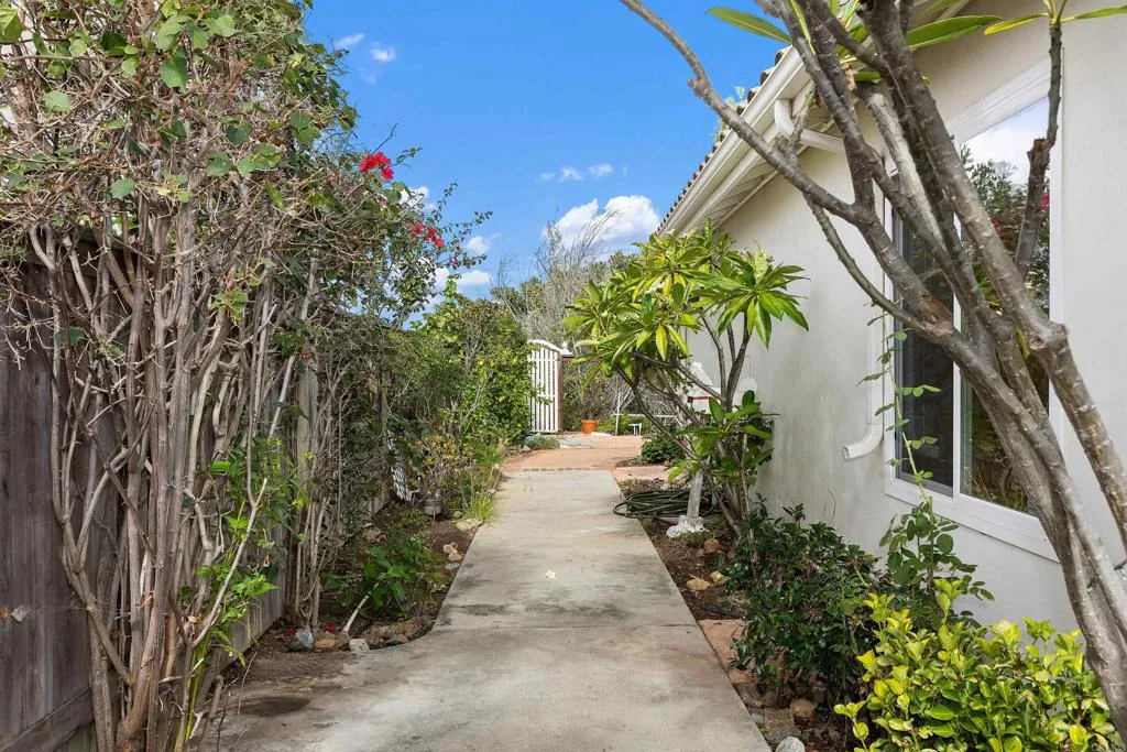 https://cdn.realtyfeed.com/cdn/127/306592496/8fa2b6dcf567f243832d11492ef5118a.webp