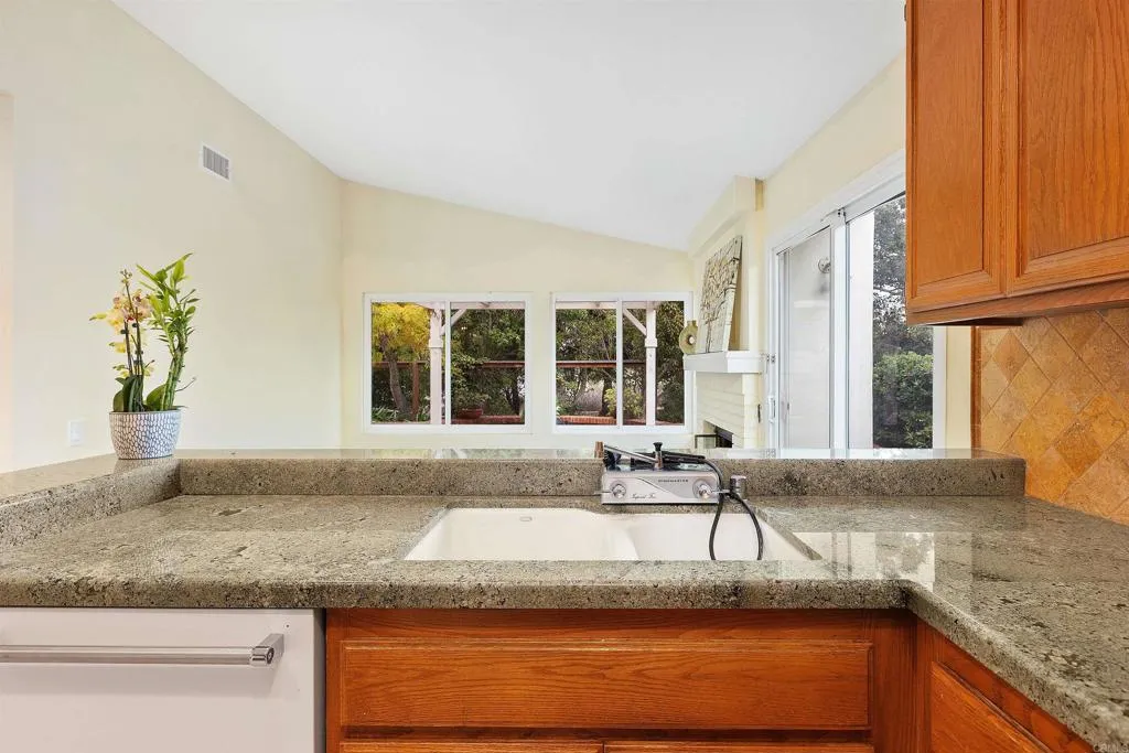 https://cdn.realtyfeed.com/cdn/127/306592496/a1a616f026e5d9f0747cf30253df4c51.webp