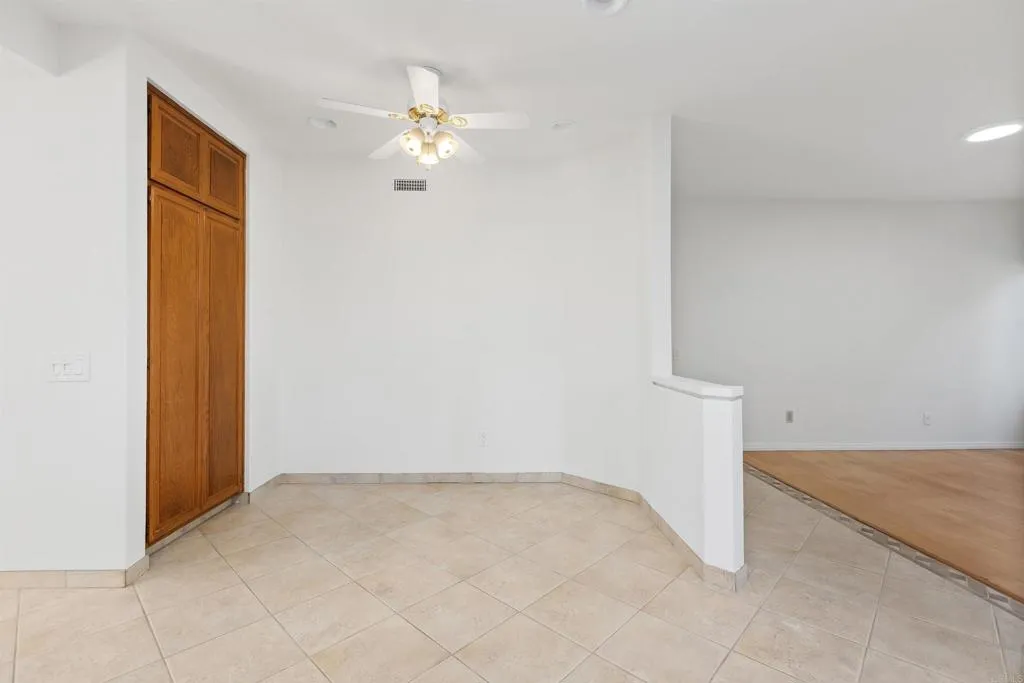 https://cdn.realtyfeed.com/cdn/127/306592496/a7b94baef636e3bd4025d867560378e9.webp