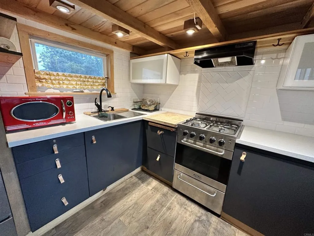 https://cdn.realtyfeed.com/cdn/127/306592516/4a52a7ed1f211210d41df043603104c4.webp