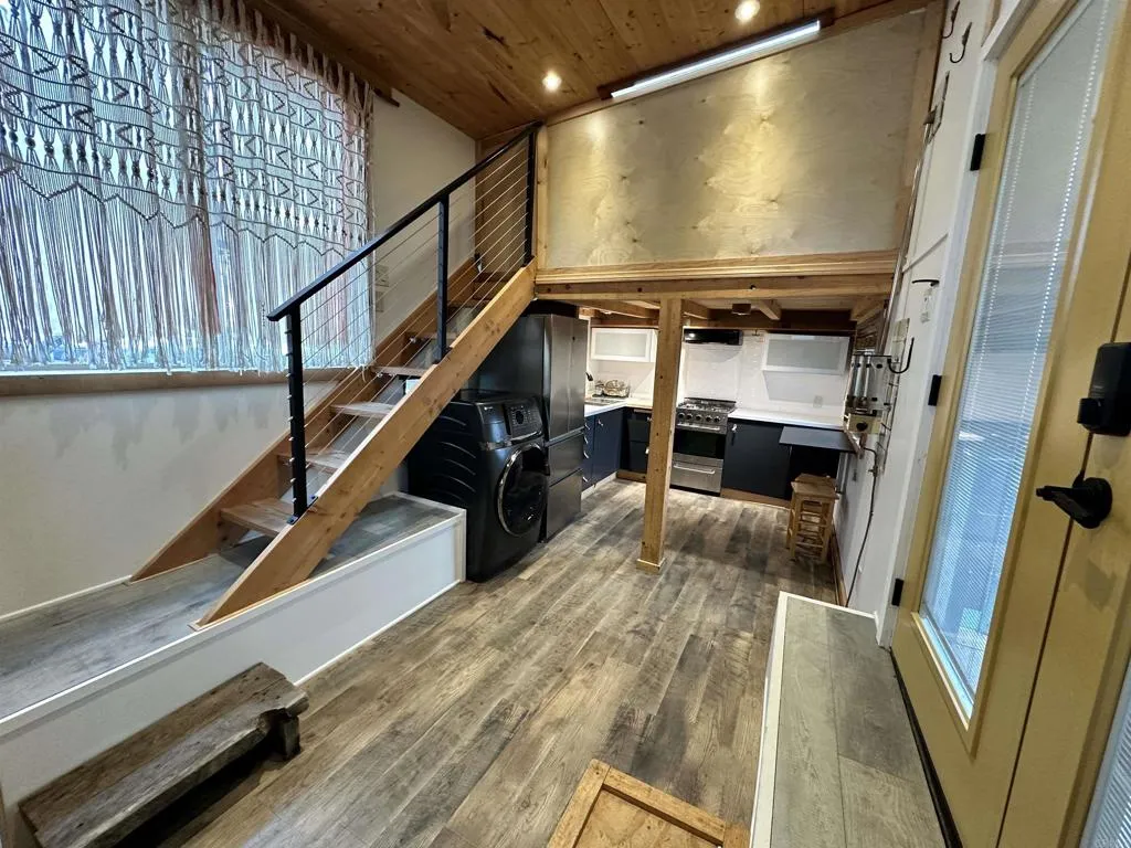 https://cdn.realtyfeed.com/cdn/127/306592516/863853aa01c5acacb5886cc67a7ef8c4.webp