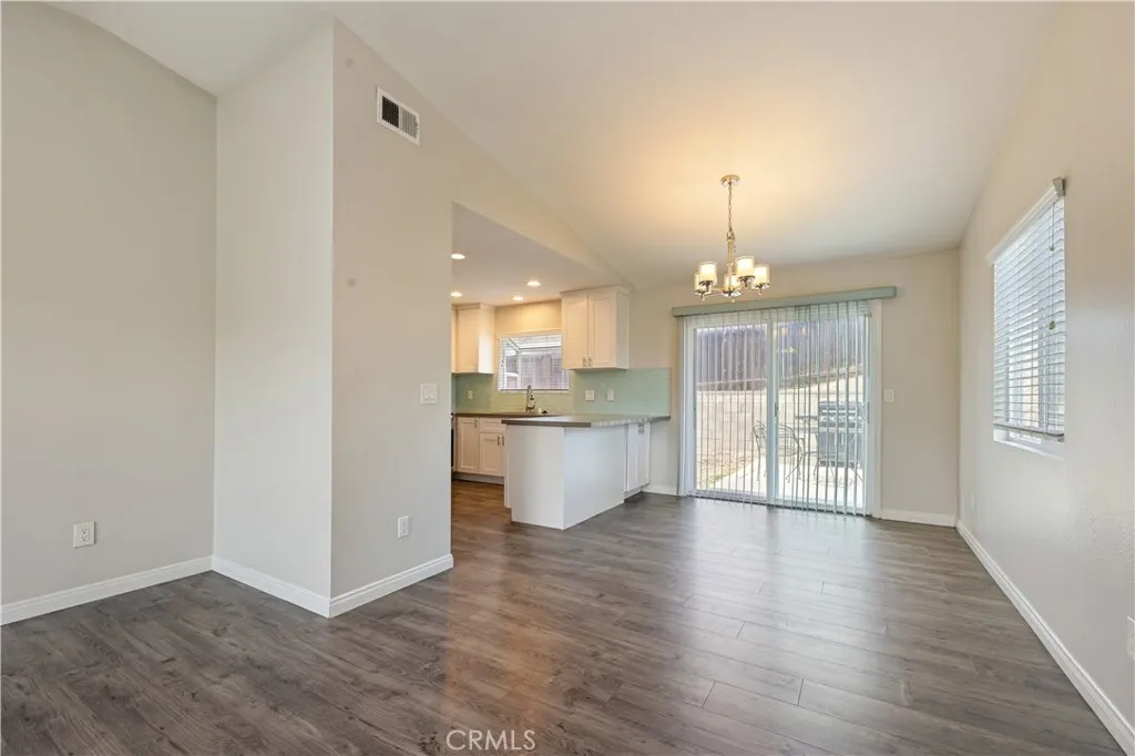 https://cdn.realtyfeed.com/cdn/127/306592824/22a1d2a2d63563680524689d0441ab3f.webp