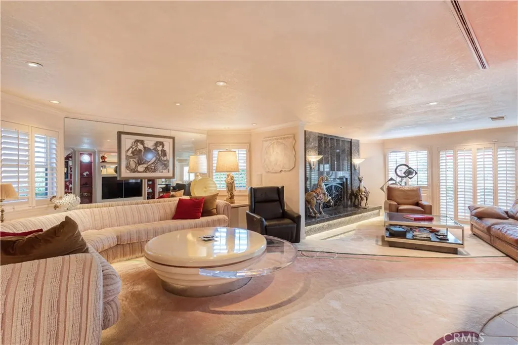 https://cdn.realtyfeed.com/cdn/127/306592896/29bc5876ae521468856af971ed4c5201.webp
