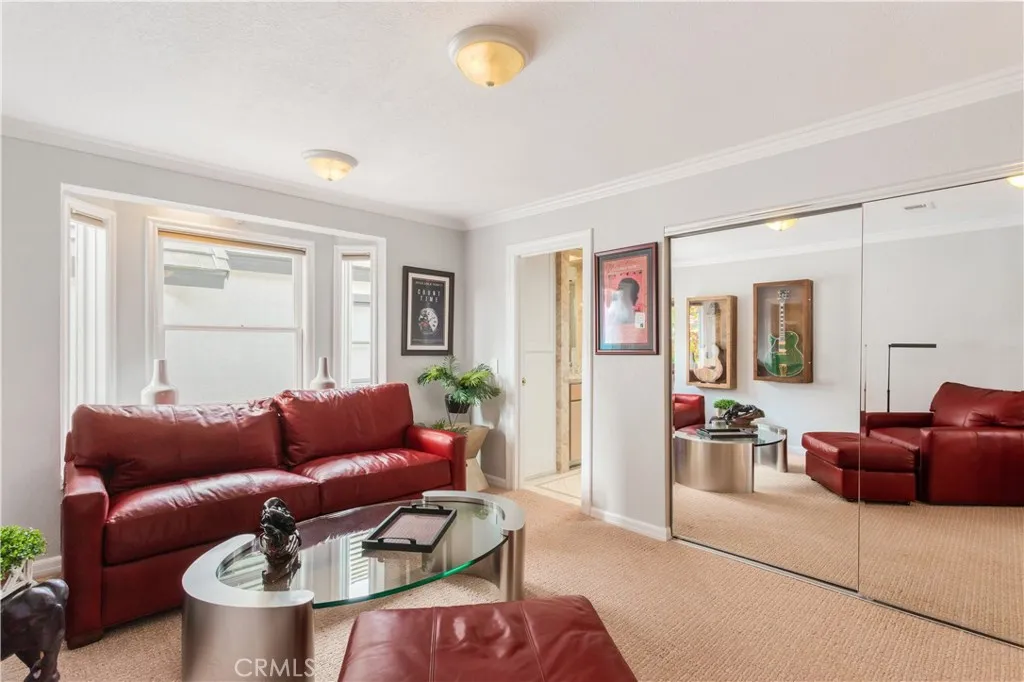 https://cdn.realtyfeed.com/cdn/127/306592896/c3f87522a27b71895793b03673aef1a1.webp
