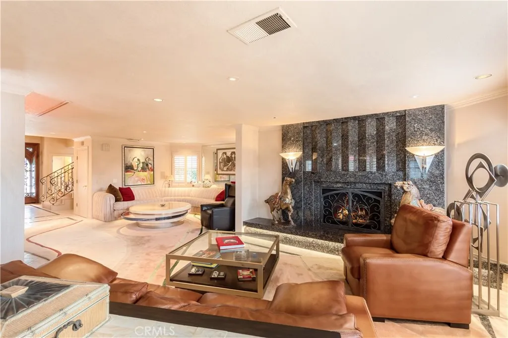 https://cdn.realtyfeed.com/cdn/127/306592896/f49ca5110f37784077da5799f9f8f49e.webp