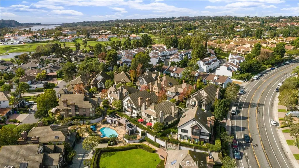 https://cdn.realtyfeed.com/cdn/127/306592896/f4cd3230cbd5ac28db3f24d33922826c.webp