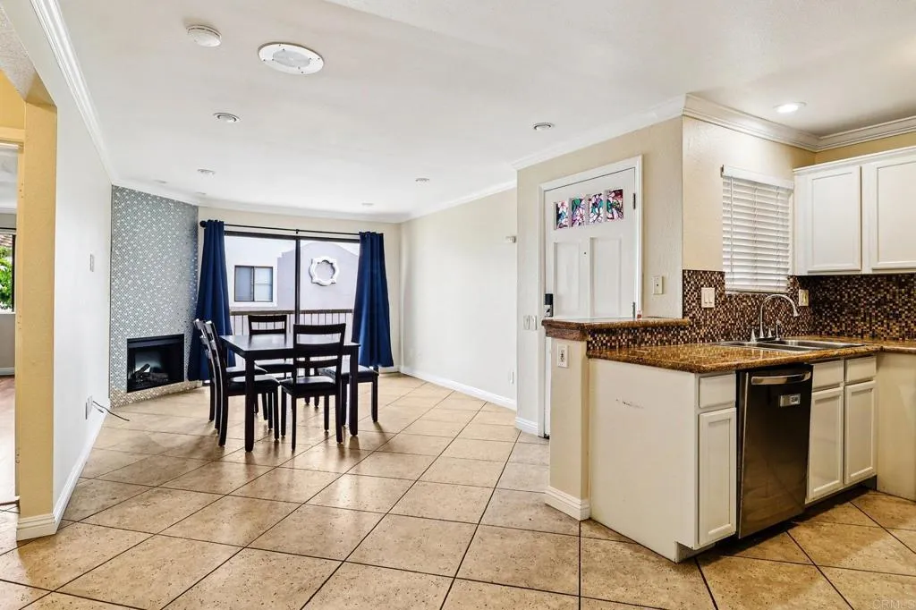 https://cdn.realtyfeed.com/cdn/127/306592955/bc27069fb8f4ae2dff3199ad8fc79603.webp