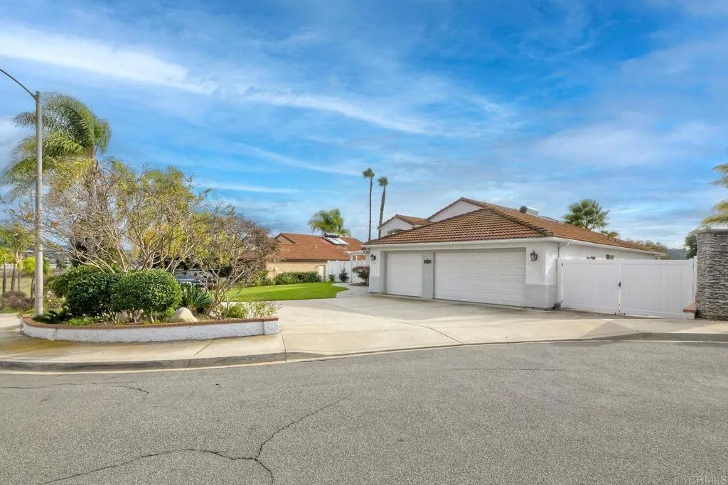 https://cdn.realtyfeed.com/cdn/127/306593015/0595a9ed8ad4e0160380e273a00371d2.webp