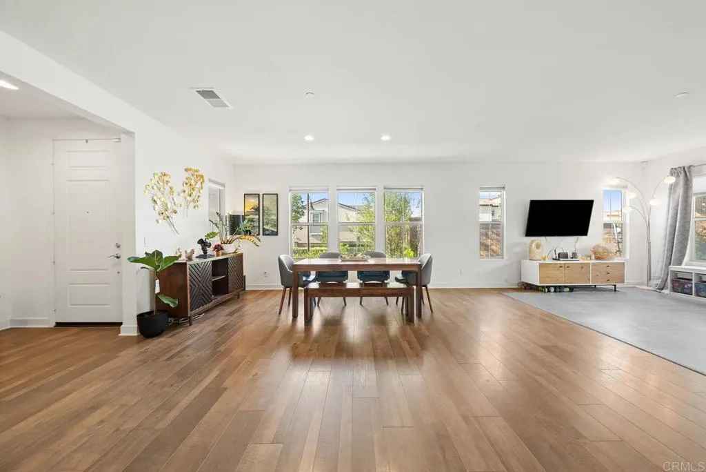 https://cdn.realtyfeed.com/cdn/127/306593117/318ac45c63fb9695b187e4111e8f7510.webp