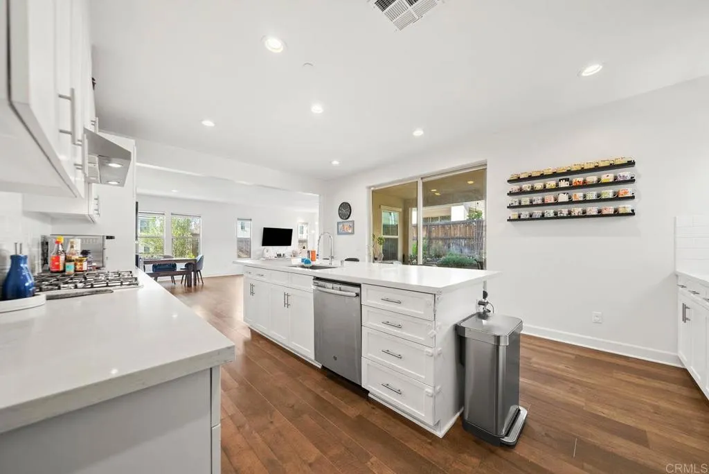 https://cdn.realtyfeed.com/cdn/127/306593117/c4caf0208c331300392e0ab513429b54.webp
