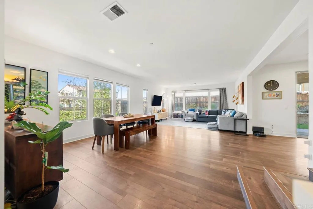 https://cdn.realtyfeed.com/cdn/127/306593117/f1250852b3fa91a670f891c149ad7e52.webp